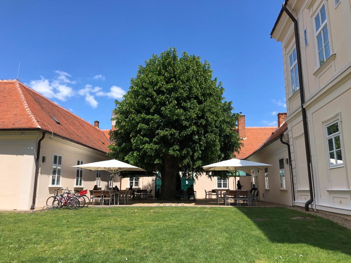 Zamek Dukovany Hotel Exterior foto