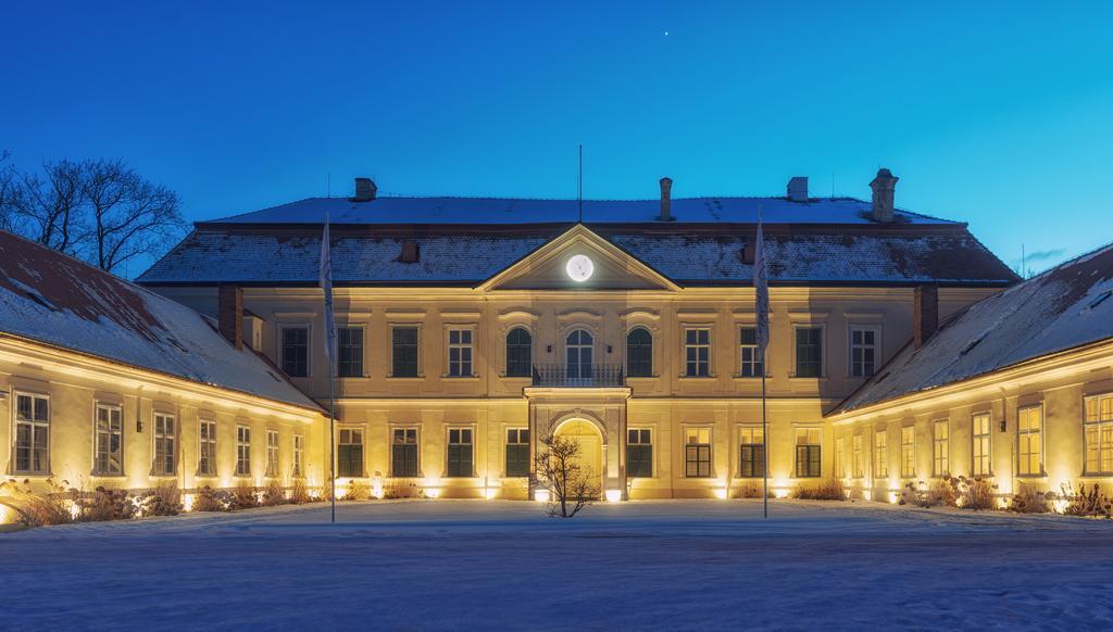 Zamek Dukovany Hotel Exterior foto