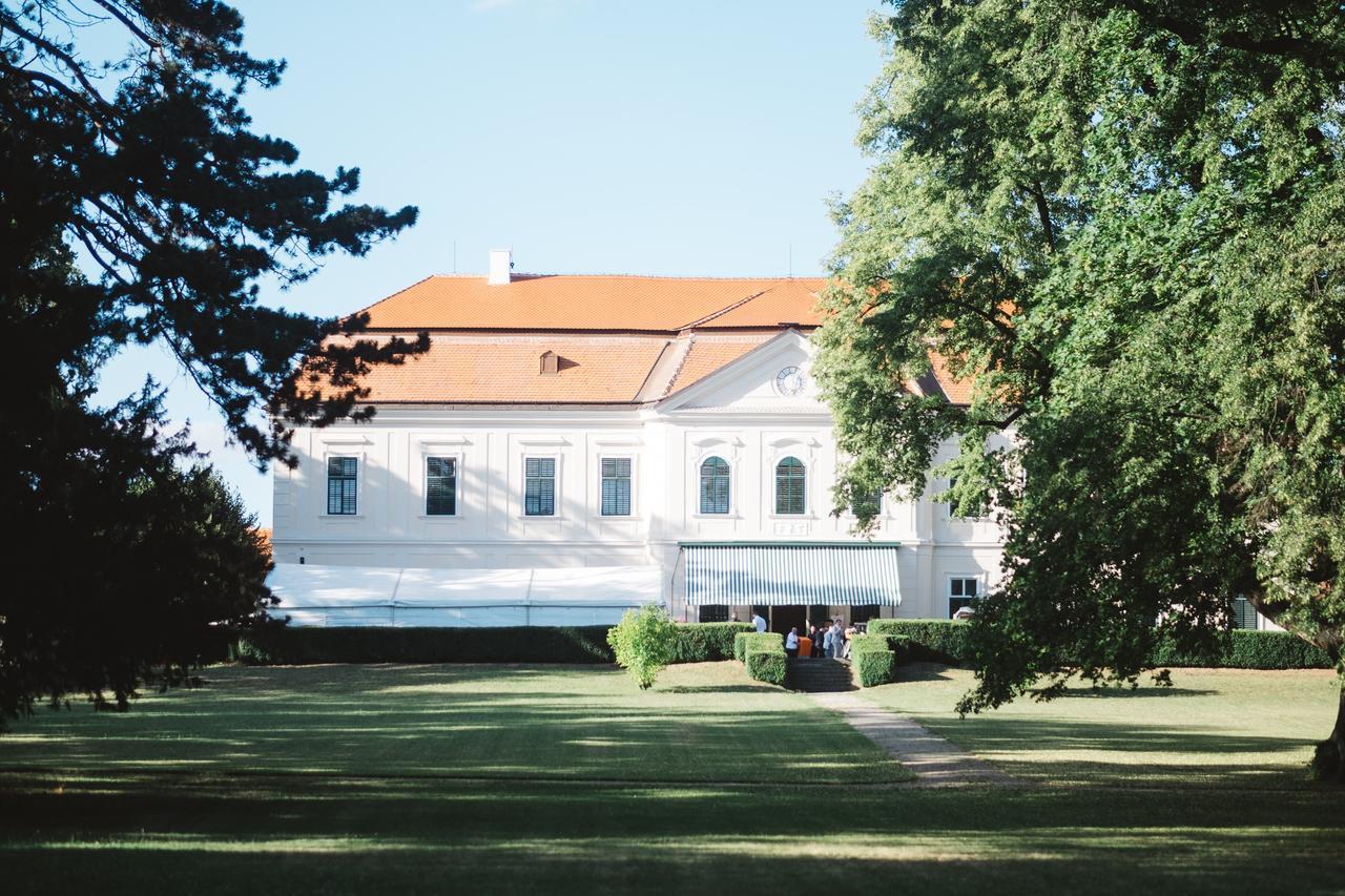 Zamek Dukovany Hotel Exterior foto